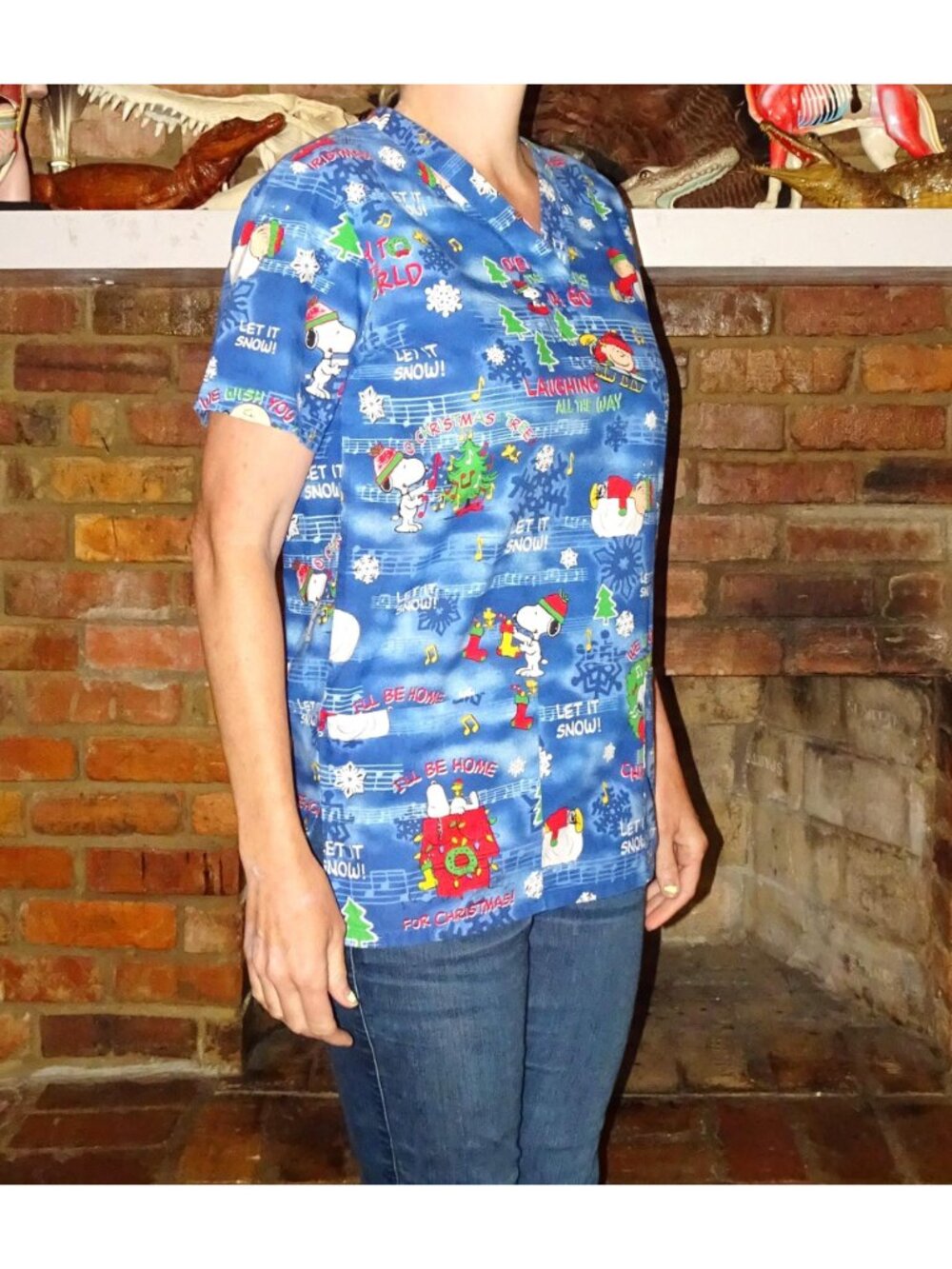 Peanuts Charlie Brown & Snoopy Christmas Scrub Top M cotton medical scrubs - Picture 2 of 7